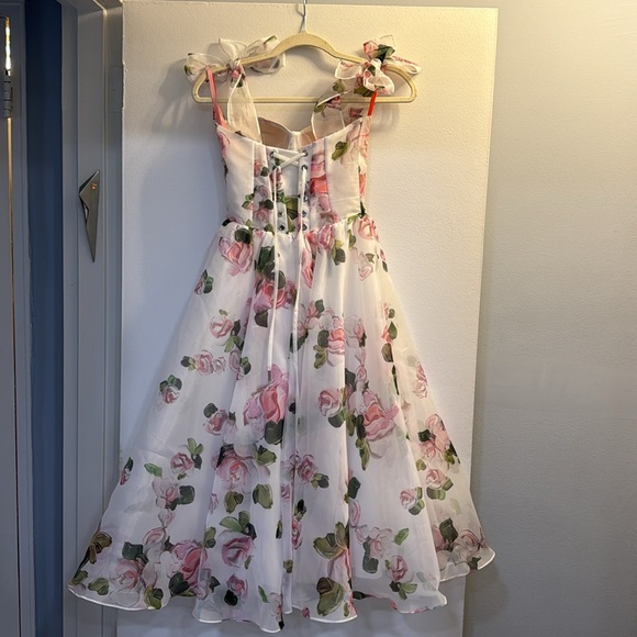 MILLA floral midi tie-strap dress - Picture 9 of 10